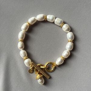 NWOT. $280 Julie Vos Demi Bracelet in Freshwater Pearl